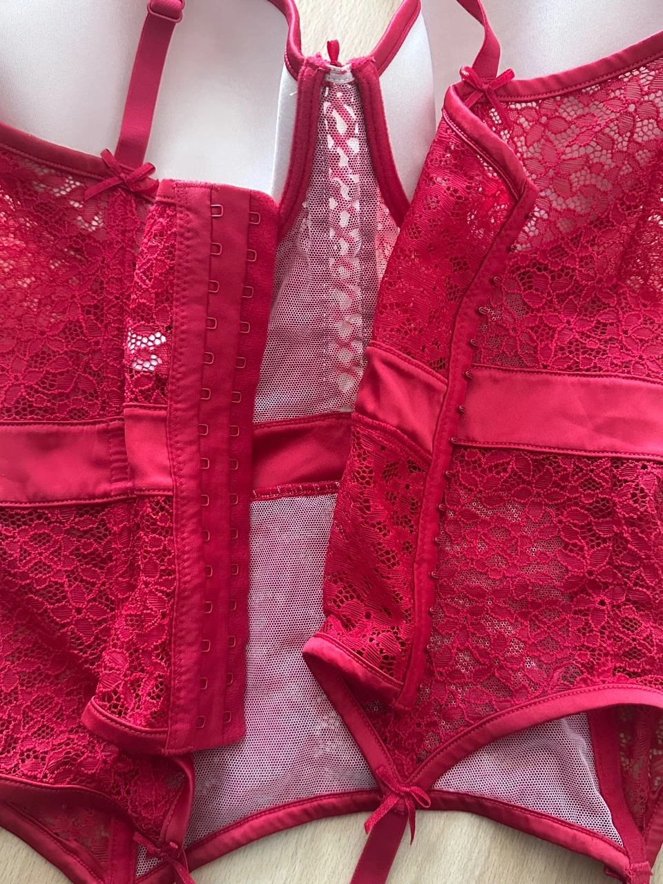 Bustier guêpière Etam vermelho renda 95C com porta-jarretelles – photo 8